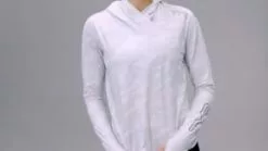 TYR SunDefense™ Women's Vented Hooded Shirt - Camohex -TYR Sales 1572241271 ddbe6861bd37634f76b5c900cd7b3dab2e404e9344a3cd4b3cae3a9383c8601a d 295x166