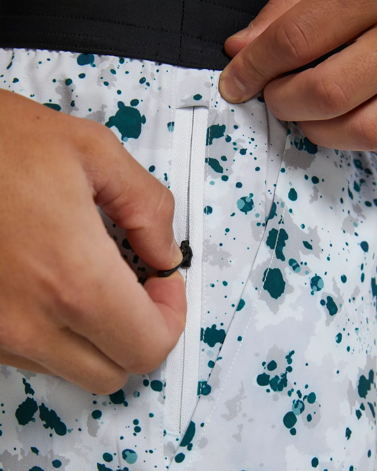 TYR Hydrosphere™ Men's Lined 7" Unbroken Big Logo Shorts - Fleck 10 TYR Hydrosphere™ Men's Lined 7" Unbroken Big Logo Shorts - Fleck - Image 8