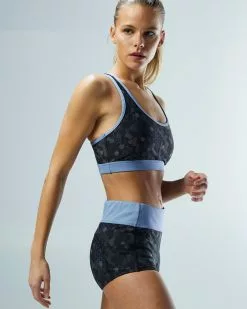 TYR Durafast Elite® Women's Casey Boyshort - Carbon Hex 18 TYR Durafast Elite® Women's Casey Boyshort - Carbon Hex -TYR Sales BSCCHX7A 001 alt07