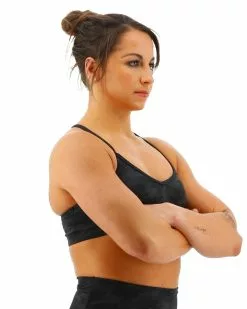 TYR Base Kinetic™ Women's V-Neck Sports Bra - Blackout Camo 17 TYR Base Kinetic™ Women's V-Neck Sports Bra - Blackout Camo -TYR Sales FGVBC3A 001 alt06