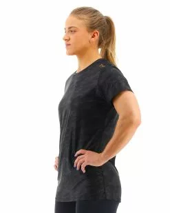 TYR Airtec™ Women's Short Sleeve Tee - Blackout Camo -TYR Sales FPTBC3A 001 alt03