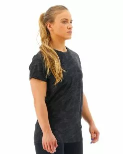 TYR Airtec™ Women's Short Sleeve Tee - Blackout Camo -TYR Sales FPTBC3A 001 alt06