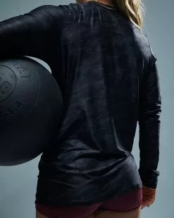 TYR Airtec™ Women's Long Sleeve Tee - Blackout Camo -TYR Sales FPTLBC3A 001 alt08