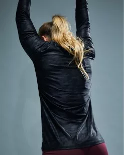 TYR Airtec™ Women's Long Sleeve Tee - Blackout Camo -TYR Sales FPTLBC3A 001 alt09