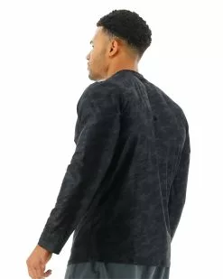 TYR Airtec™ Men's Long Sleeve Tee - Blackout Camo 14 TYR Airtec™ Men's Long Sleeve Tee - Blackout Camo -TYR Sales MPTLBC3A 001 alt03