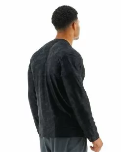 TYR Airtec™ Men's Long Sleeve Tee - Blackout Camo 16 TYR Airtec™ Men's Long Sleeve Tee - Blackout Camo -TYR Sales MPTLBC3A 001 alt05