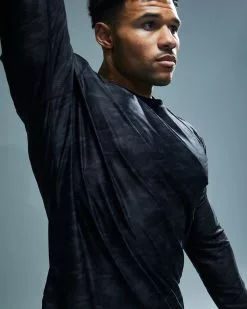 TYR Airtec™ Men's Long Sleeve Tee - Blackout Camo 19 TYR Airtec™ Men's Long Sleeve Tee - Blackout Camo -TYR Sales MPTLBC3A 001 alt08