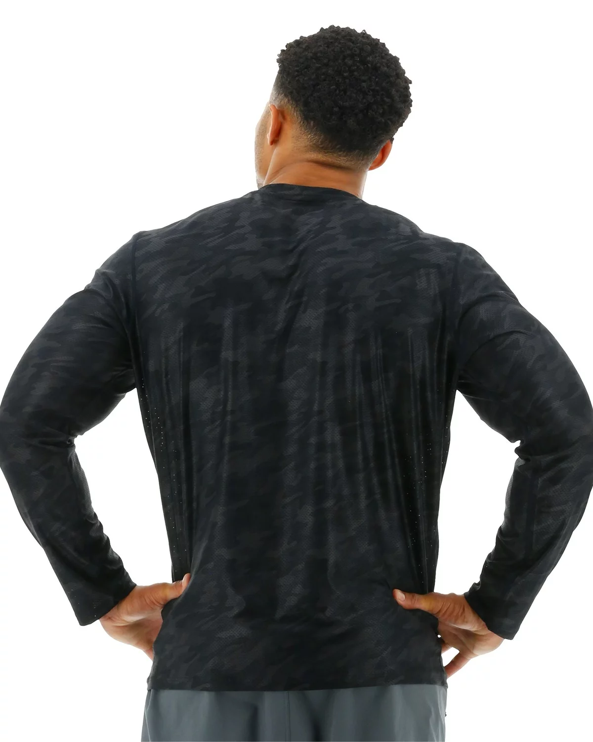 TYR Airtec™ Men's Long Sleeve Tee - Blackout Camo 4 TYR Airtec™ Men's Long Sleeve Tee - Blackout Camo - Image 2