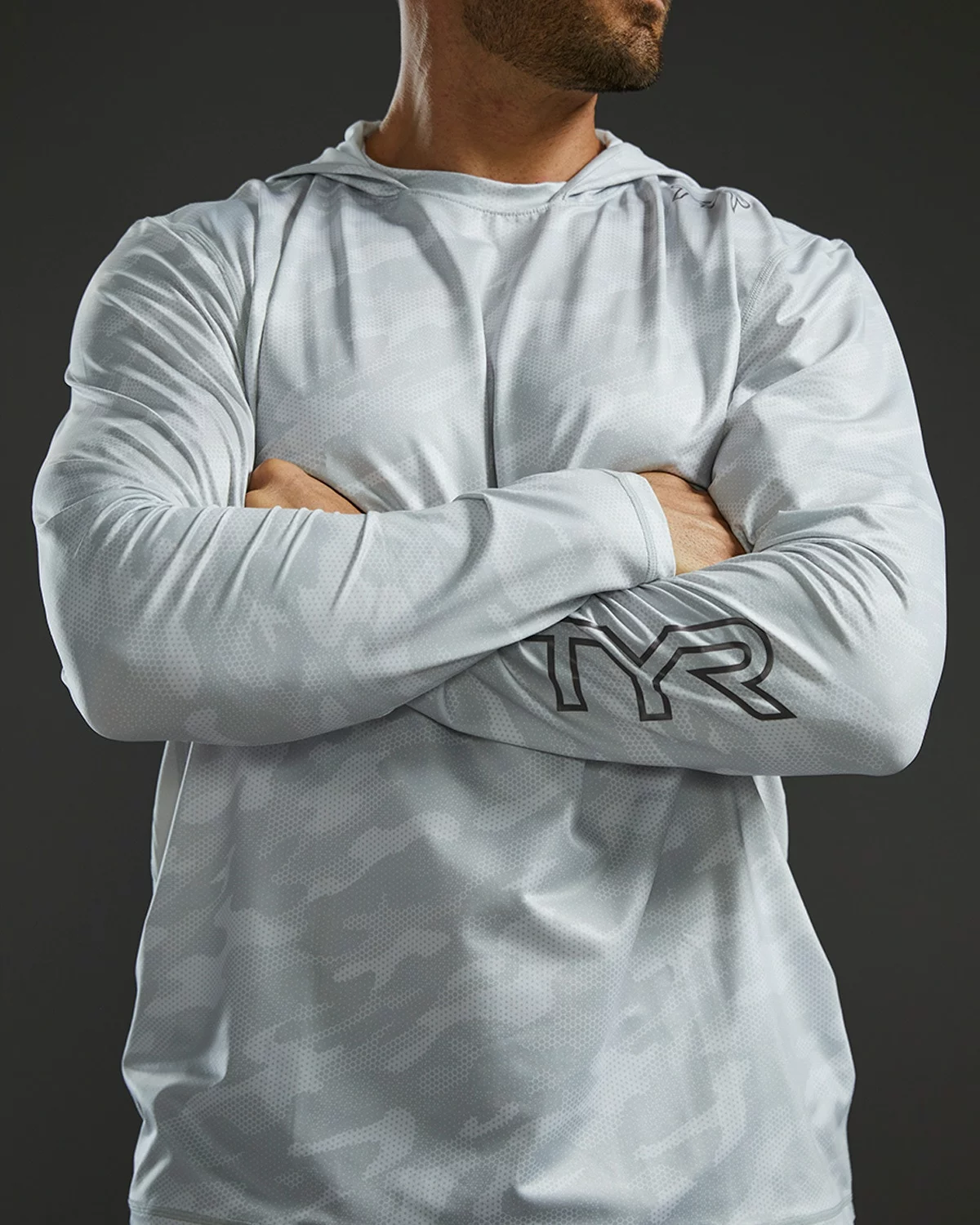 TYR SunDefense™ Men's Vented Hooded Shirt - Camohex 9 TYR SunDefense™ Men's Vented Hooded Shirt - Camohex - Image 7