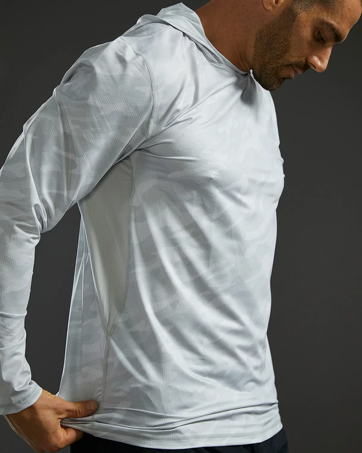 TYR SunDefense™ Men's Vented Hooded Shirt - Camohex 10 TYR SunDefense™ Men's Vented Hooded Shirt - Camohex - Image 8