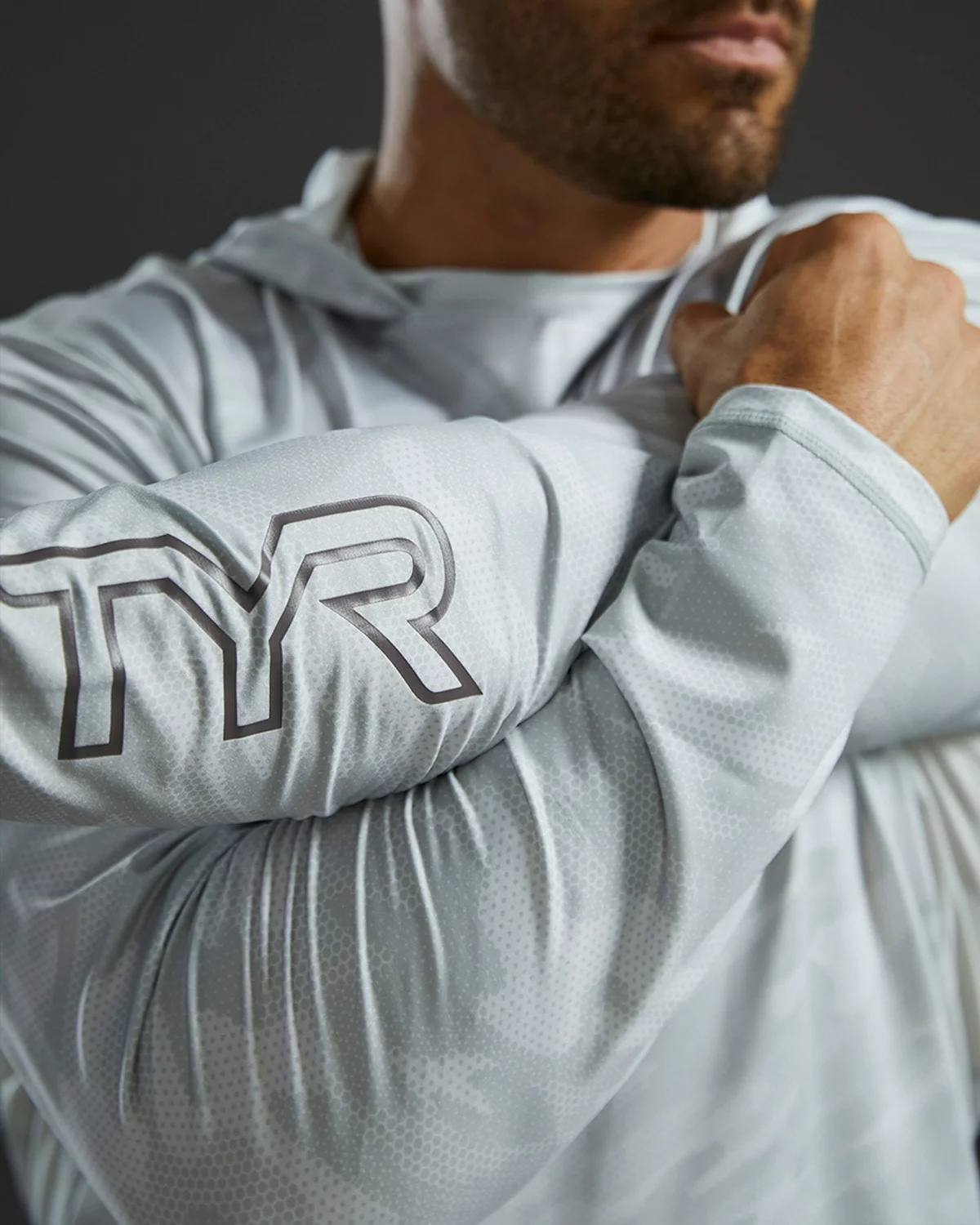TYR SunDefense™ Men's Vented Hooded Shirt - Camohex 12 TYR SunDefense™ Men's Vented Hooded Shirt - Camohex - Image 10
