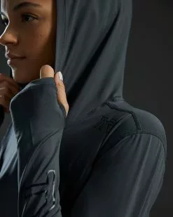 TYR SunDefense™ Women's Vented Long Sleeve Crew Shirt - Solid 21 TYR SunDefense™ Women's Vented Long Sleeve Crew Shirt - Solid -TYR Sales TSFPLH7A 927 alt09