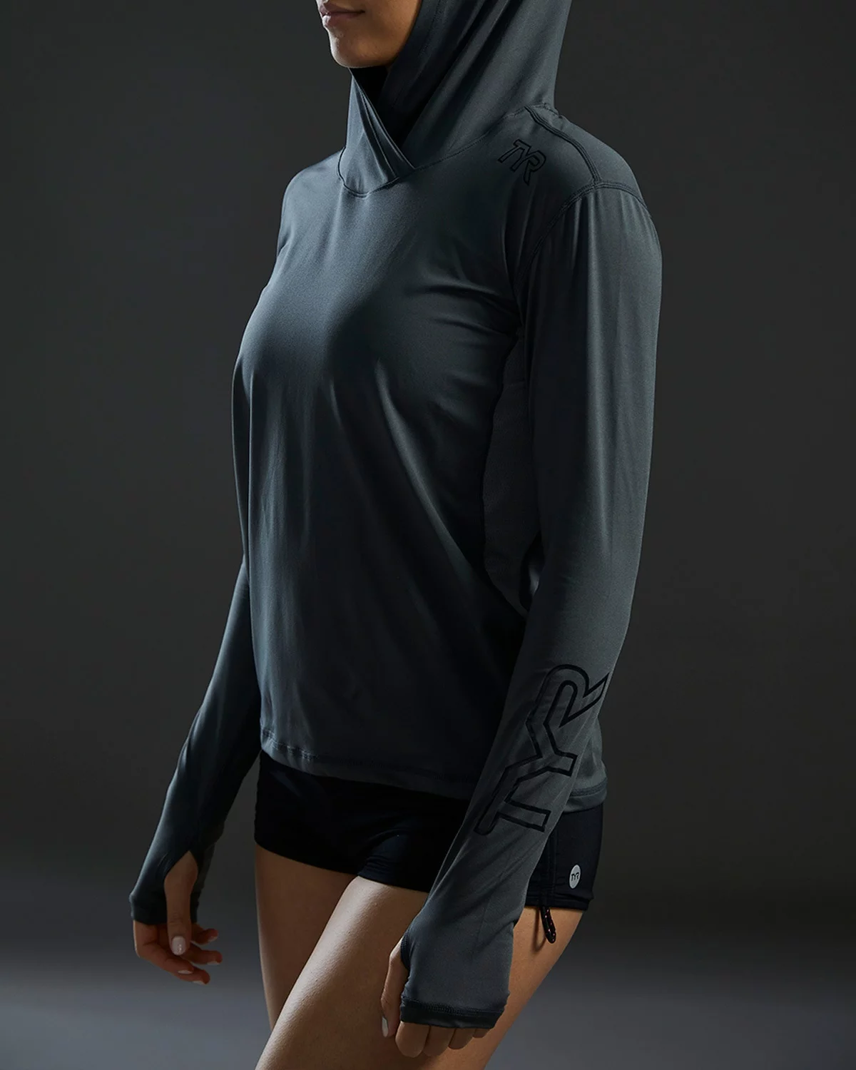 TYR SunDefense™ Women's Vented Long Sleeve Crew Shirt - Solid 12 TYR SunDefense™ Women's Vented Long Sleeve Crew Shirt - Solid - Image 10