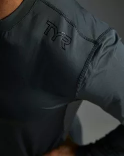 TYR SunDefense™ Men's Vented Long Sleeve Crew Shirt - Solid -TYR Sales TSMPLS7A 927 alt09