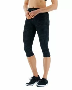 TYR Base Kinetic™ Women's Mid-Rise Logo Cropped Leggings - Blackout Camo 10 TYR Base Kinetic™ Women's Mid-Rise Logo Cropped Leggings - Blackout Camo -TYR Sales ftccb3a 001 alt03 2 3