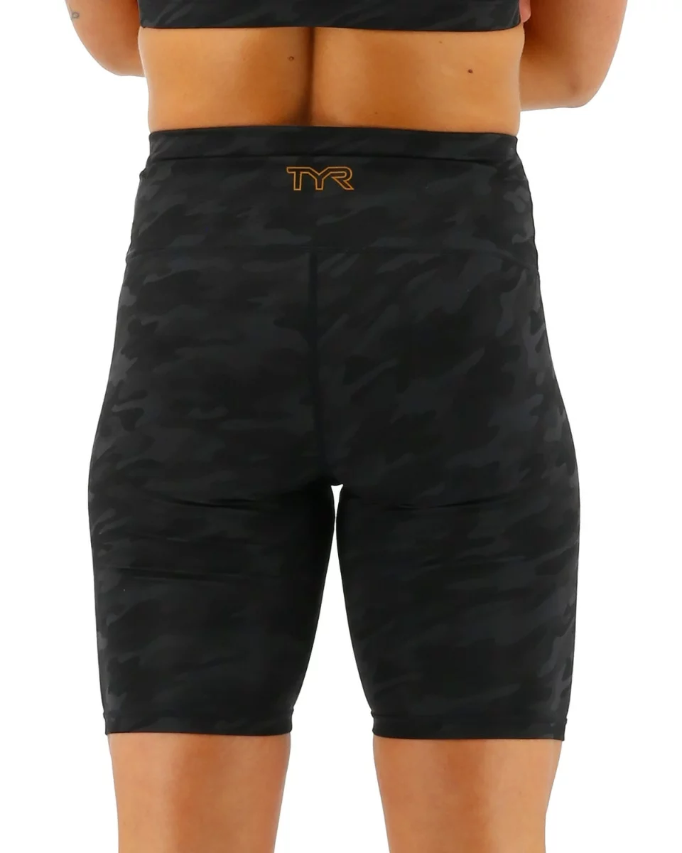 TYR Base Kinetic™ Women's High-Rise 8" Shorts - Blackout Camo 4 TYR Base Kinetic™ Women's High-Rise 8" Shorts - Blackout Camo - Image 2