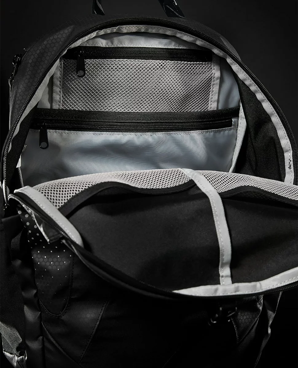 TYR Elite Team 24L Backpack 13 TYR Elite Team 24L Backpack - Image 11