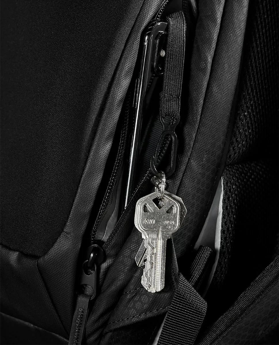 TYR Elite Team 24L Backpack 19 TYR Elite Team 24L Backpack - Image 17