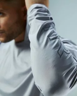 TYR Men's SunDefense Hooded Shirt -TYR Sales tsmlh7a 050 alt09